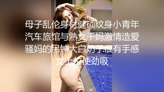 【清纯小淑女】露脸让小哥按在墙上亲着小嘴用鸡巴摩擦逼逼好刺激，床上吃着奶子抠逼淫水好多浪叫，多体位爆草