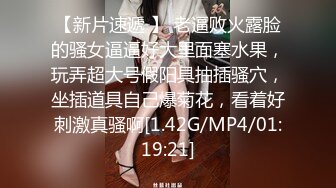 骚货美少妇出轨小年青约操 趴在沙发上被要求撅起美臀方便后入 各种姿势爆操内射