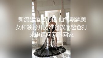 样子斯文的眼镜女大学生站着沙发上各种姿势草