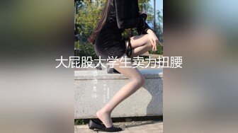 微胖肉嘟嘟的金發小美女，清純又可愛，脫下內內，雙指同時插入扣弄