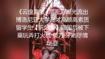  高颜值清纯美眉吃鸡啪啪 身材不错细腰蜜桃臀 小粉穴超级嫩 无辜的小眼神楚楚动人