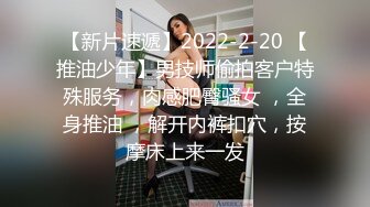 卡洛琳-野外再次解放人體綻放乖巧妹子