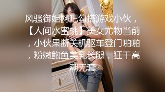  01年新人嫩妹和炮友开房啪啪，骑脸插嘴大屁股坐上来，掰开小穴手指揉搓，抱着猛操多毛肥穴