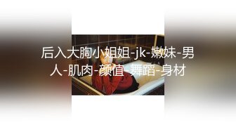  淫娃女友黑丝情趣全程露脸跟狼友发骚互动，主动扒下男友的裤衩舔弄大鸡巴吸蛋蛋