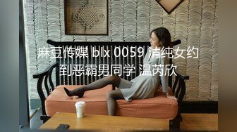  爆乳眼镜小美女，抽插小嘴活一流，怼入小穴爆操，无毛骚穴，尽情大力输出