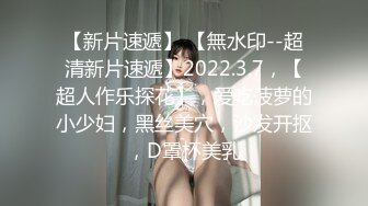 红唇苗条新人骚女婚纱情趣装自慰诱惑，毛毛非常浓密两跳蛋双管齐下，拿胶布跳蛋粘上震动阴蒂高潮呻吟