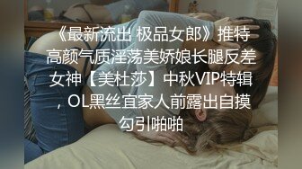 开档无缝黑丝母狗假鸡巴后入自慰