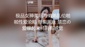 小偷潜入宅女家一直寄居在柜子里??性感JK制服强上射奶子上