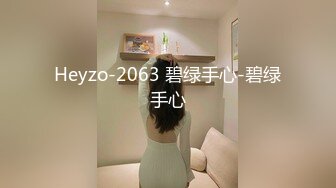 餐厅女厕偷拍眼镜女孩的小嫩鲍