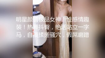  娇小身材新人小萝莉！长相甜美无毛嫩穴！和男友操逼，抓起屌吸吮