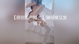 【高清原版】厕拍漂亮牛仔裤妹子的嫩逼前还挂着一条Q弹的白带