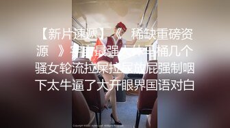 澡堂子内部员工偷拍两位白白嫩嫩的少妇洗澡 (1)