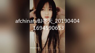 超漂亮美女和男友投入啪啪，細膩口活射了一胸脯