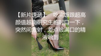 【新片速遞】 高颜黑丝伪娘贴贴 外面很多人想跟我做爱 跟我毛关系啊 被大哥无套输出 吸着R上位骑乘很享受 内射 