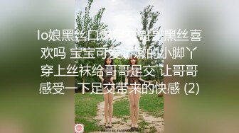 风骚妻子在户外就开始发骚 迫不及待的回家操逼 淫水横流