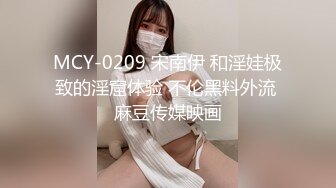 约穿着情趣黑丝的极品苗条小姐姐到情趣套房里啪啪