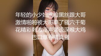  已婚骚人妻家里没人陪狼友发骚，农村大院屋里骚完院里骚，听狼友指挥互动撩骚揉奶玩逼看特写