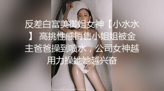 商城跟随抄底一家三口出来玩的美少妇