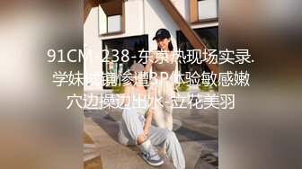 大神勇闯中学女厕 偷拍运动服极品小妹粉嫩的小鲍鱼