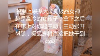 潜入公园女厕偷拍一位优雅的少妇顺便还捎带一位 原档