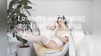 黑丝少妇带着眼罩尽情释放自己