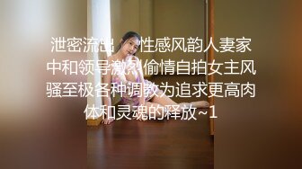 染红发时尚大眼小胖妞居家撩骚，双指努力掰开肥鲍，肉肉的