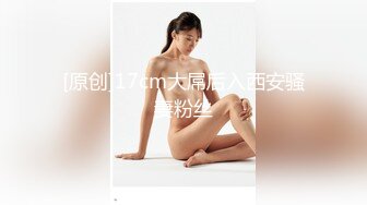 长相很漂亮的白皙美女张开腿展示自己的无毛骚穴，绝对极品一线天粉木耳