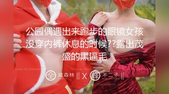 【新片速遞】大白天窗帘一拉，长发熟女床上道具自慰插穴，上位插入，整根没下近景掰穴特写