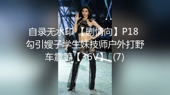 黑衣牛仔裤妹子啪啪，蹲着口交后入按着腿大力抽插猛操