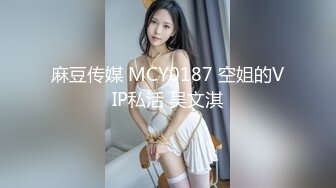 固定摄像机偷拍红毛衣长裙高跟长发美女肥美的鲍鱼