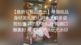 两个白嫩妹子跪爬姿势屁股翘的太销魂鸡巴猛力插入啪啪撞击