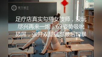 硕大的乳房随着剧烈的运动几乎甩出残影来了 简直不敢相信自己的眼睛