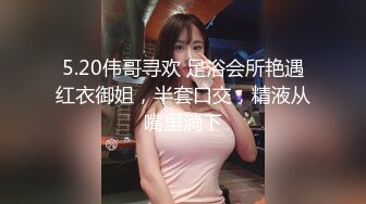 漂亮骨感新娘子户外拍婚纱照，摄影师真坏，拍着拍着就把摄影机抬高，新娘的两点全漏光了！