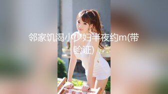  牛仔短裤大长腿贫乳美女和炮友居家啪啪，近距离特写交舔屌