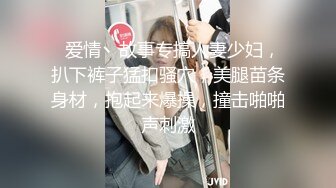  超级小师妹草逼，深喉超给力床上享受大哥的快速抽插