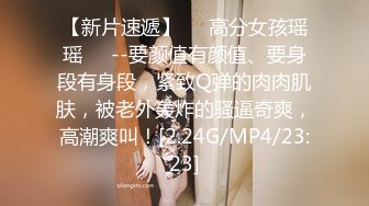 STP24410 【爱唱歌的小妹妹】先给大家唱个歌再大秀  学过瑜伽身体素质比较好  超粉嫩小穴周围长了一圈毛  哥哥要不要插进来