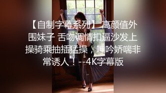 外表清纯短发美妞为赚钱下海，连体白色渔网袜，掏出白嫩奶子揉捏