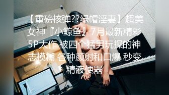 躺在床上假装玩手机偷拍苗条身材女炮友洗完澡照镜子化妆用电吹风吹逼逼