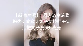  小伙子约了个妈妈，53岁芳龄，吃完晚饭楼下接她车震，倒挺有味道，阿姨一点不害羞